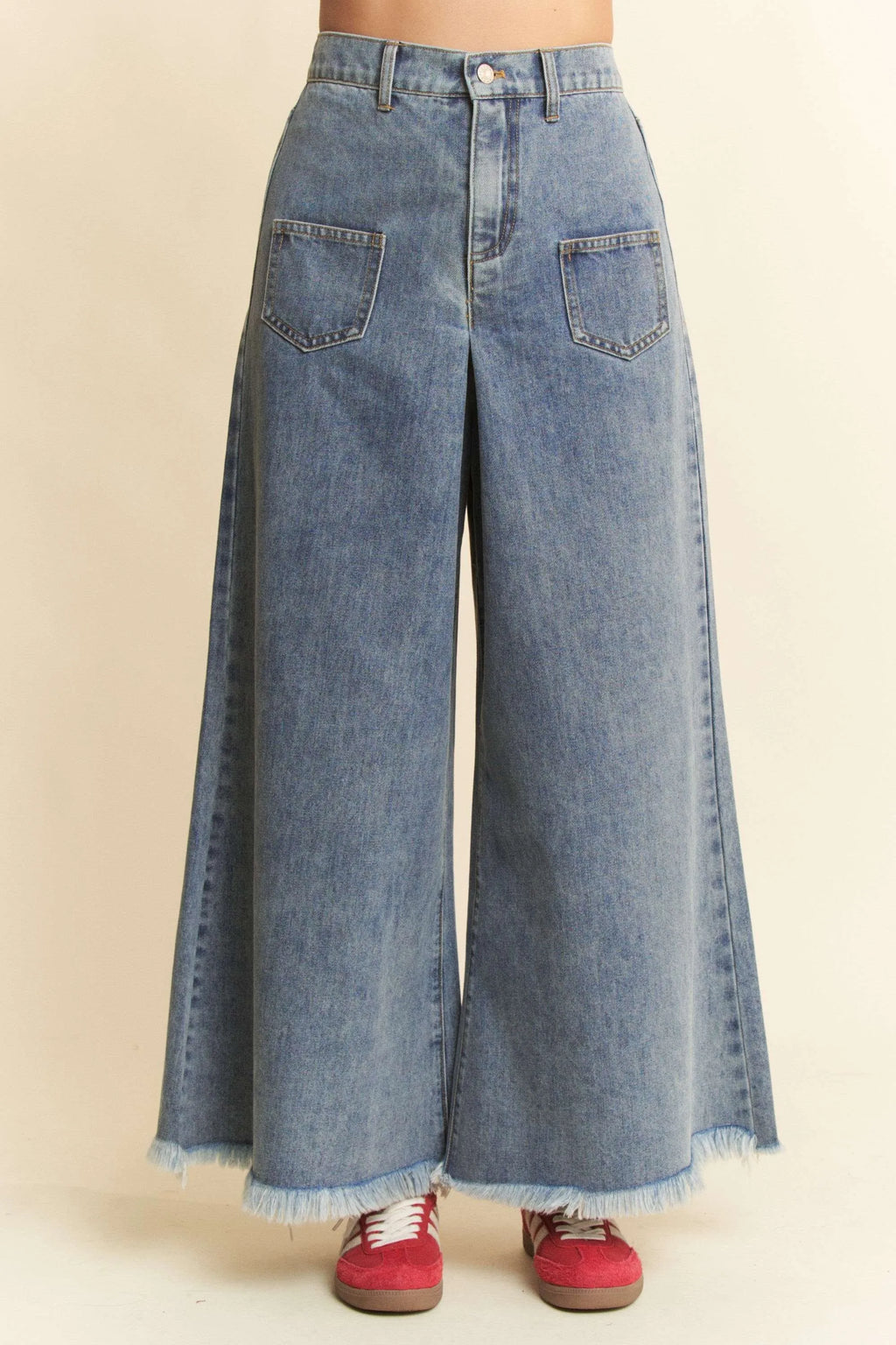 Hoge denim culotte met opgestikte zakken en rafelzoom
