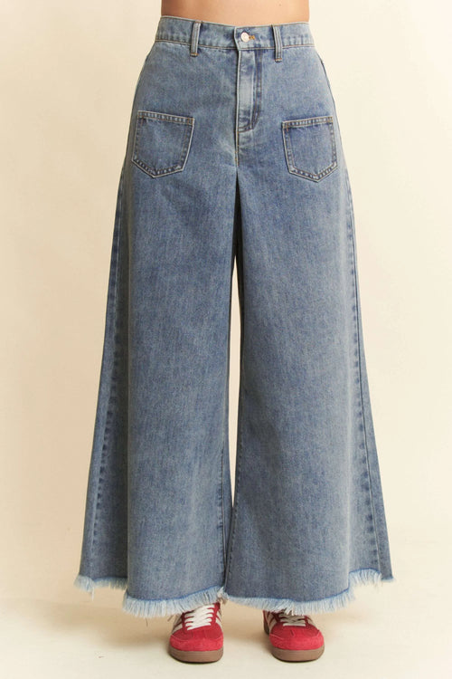 Hoge denim culotte met opgestikte zakken en rafelzoom